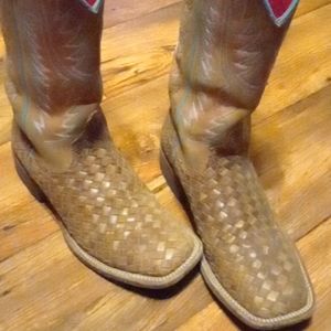 MACIE BEAN boots size 8M